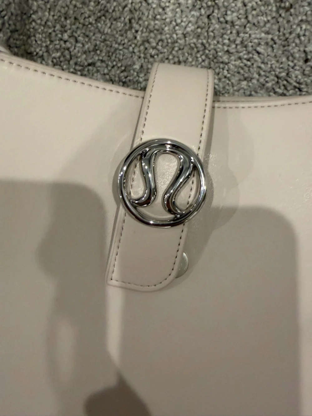 Lululemon NWT Leather Alternative Shoulder Bag Cashew 8L - Picture 4 of 12
